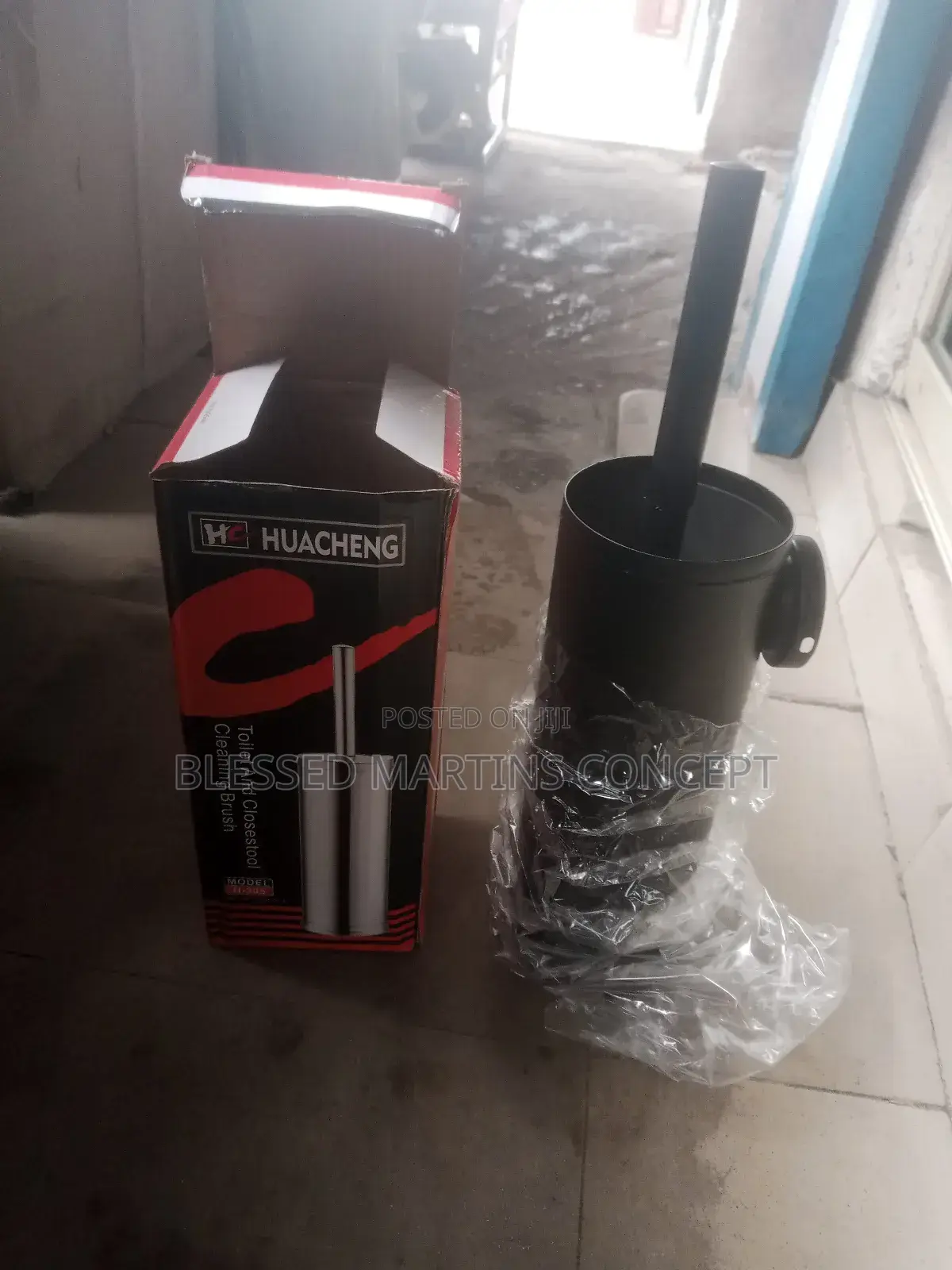 Quality Wall Hanging With Iron Handle/Cup Toilet Brush