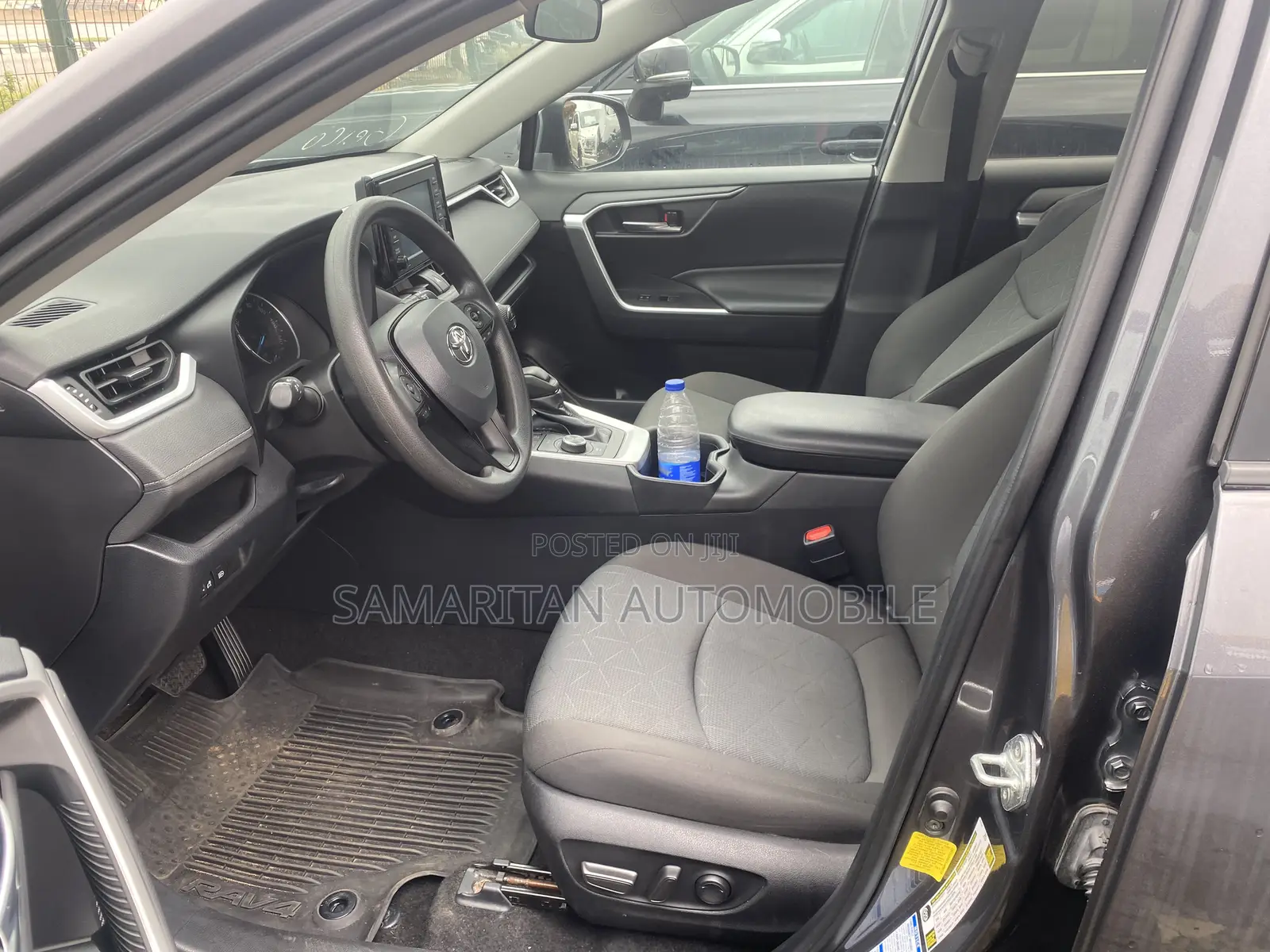 Toyota RAV4 XLE 2022 Gray