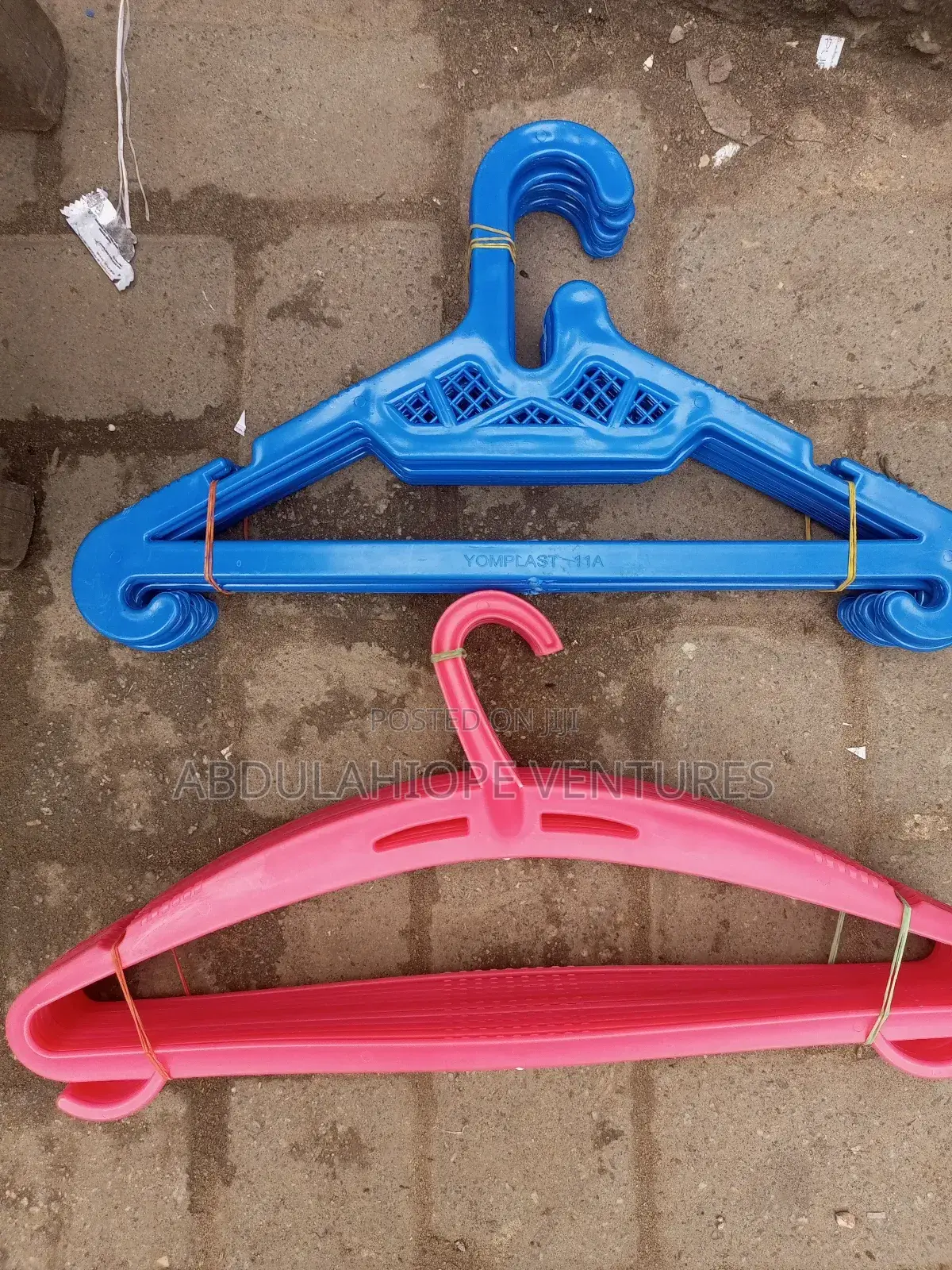 Big Plastic Hanger 12 PCS