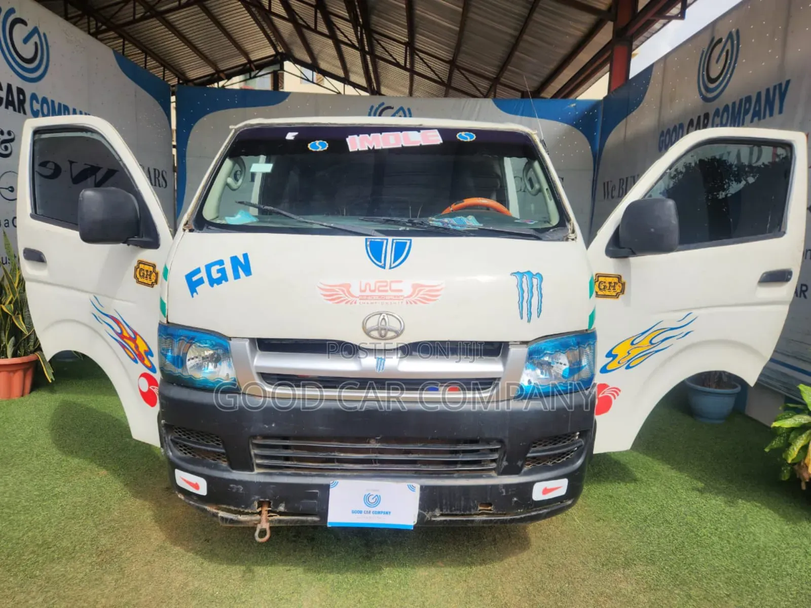 Toyota HiAce 220 2007 White