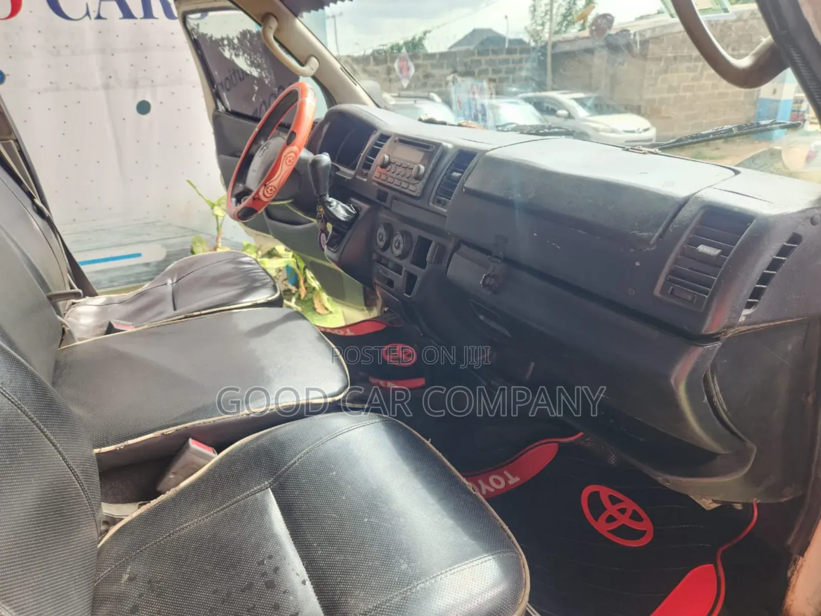 Toyota HiAce 220 2007 White