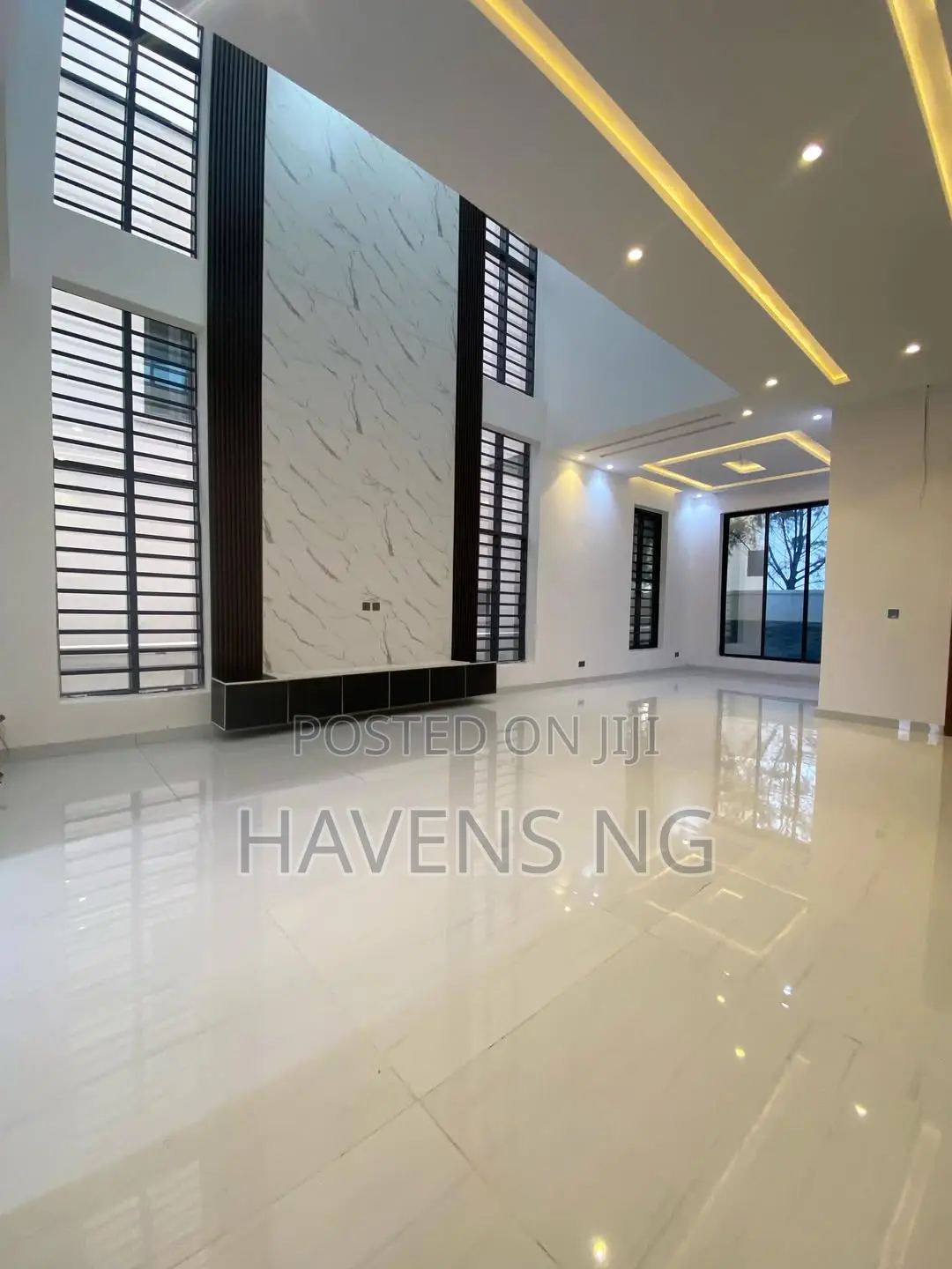 5bdrm Duplex in Ikota for sale