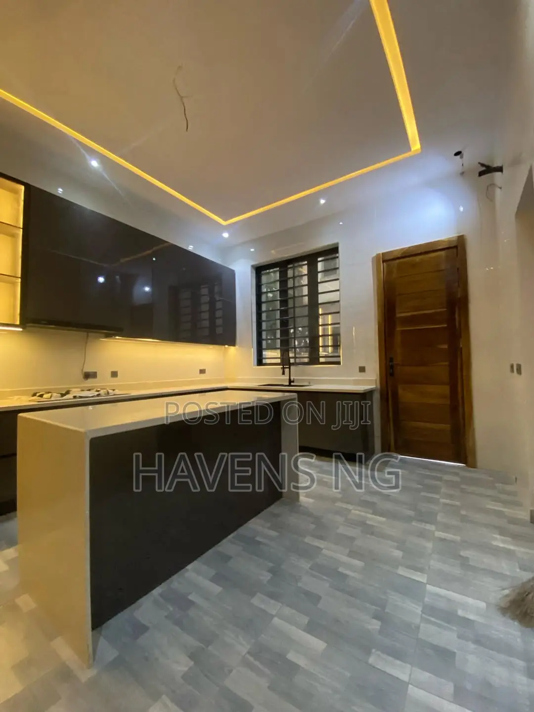 5bdrm Duplex in Ikota for sale
