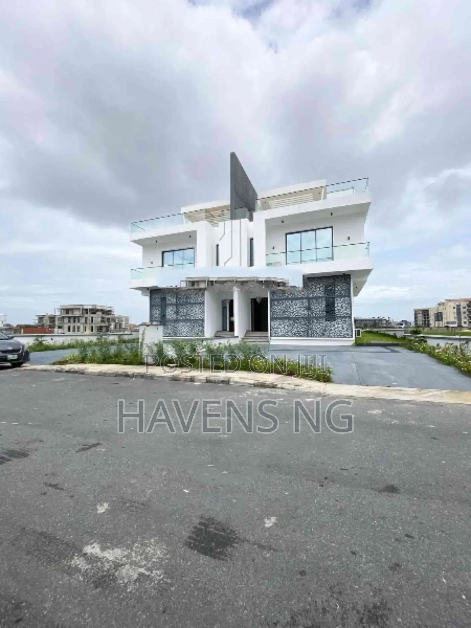 5bdrm Duplex in Ikate for sale