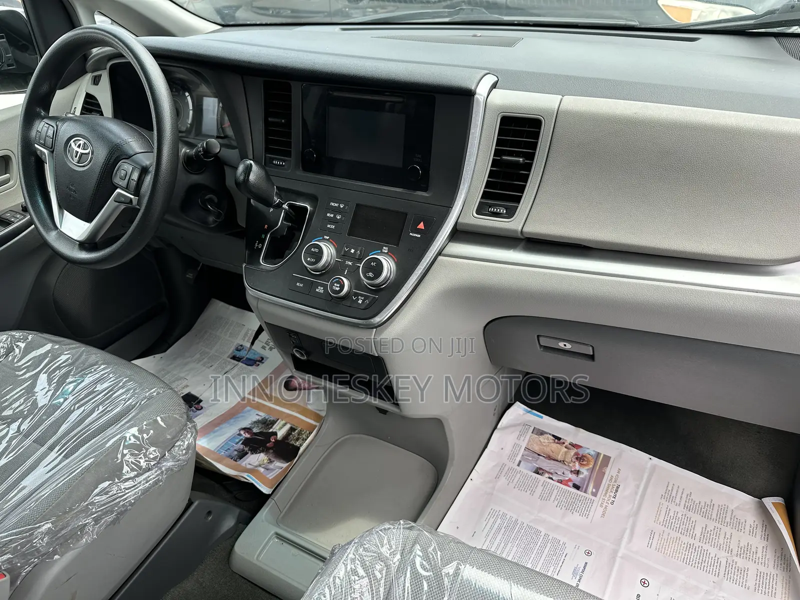 Toyota Sienna LE 7-Passenger 4dr Minivan AWD (3.5L 6cyl 6A) 2015 Silver