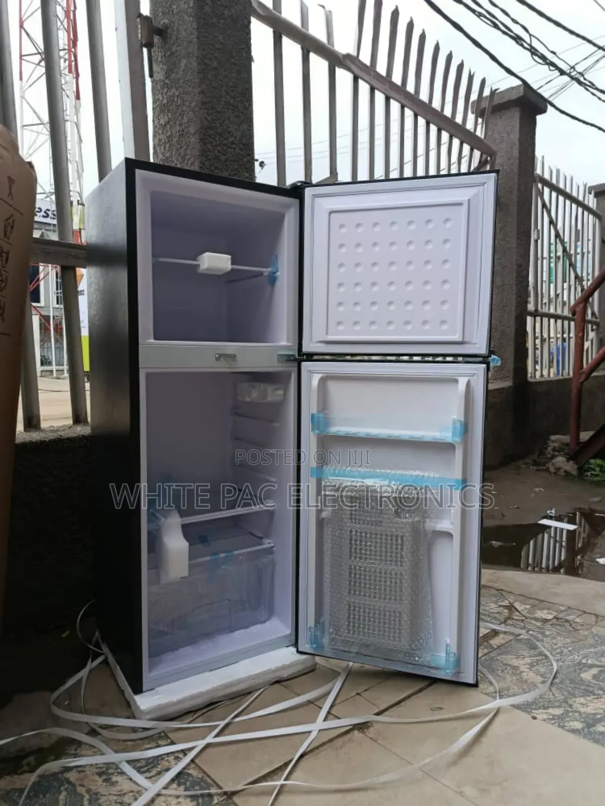 Lg Fridge & Freezer 195 L Double Door Fast Ice Maker 2yrs
