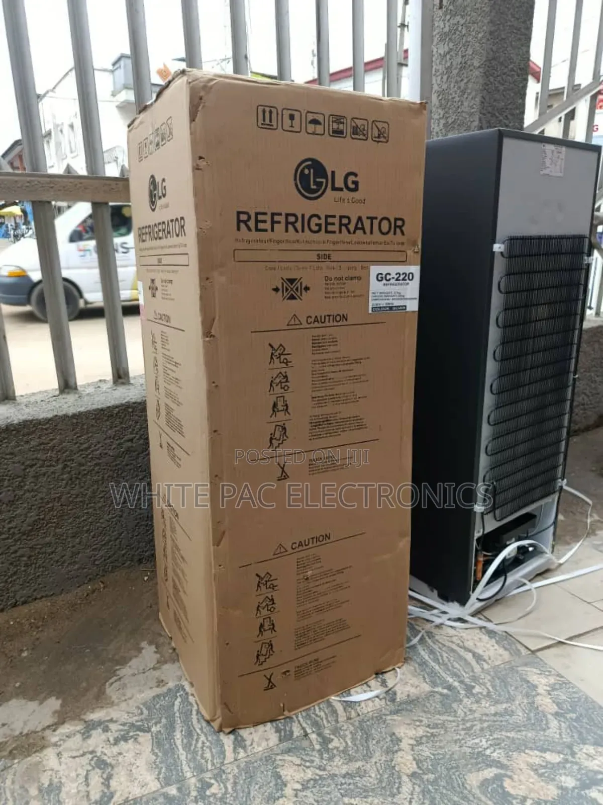 Lg Fridge & Freezer 195 L Double Door Fast Ice Maker 2yrs