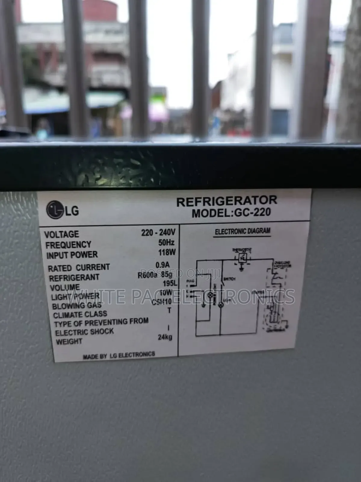 Lg Fridge & Freezer 195 L Double Door Fast Ice Maker 2yrs
