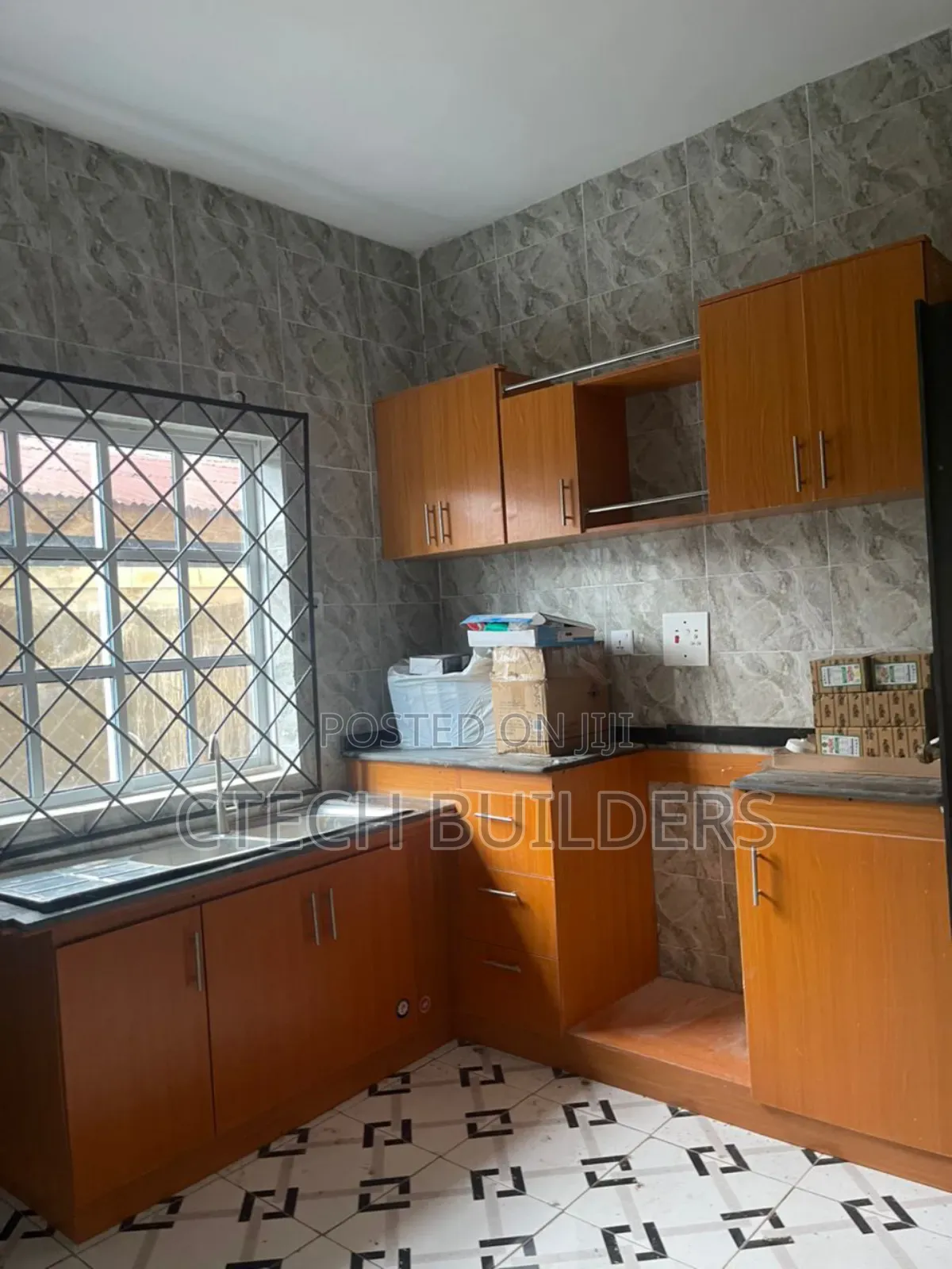 3bdrm Block of Flats in Benin City for rent