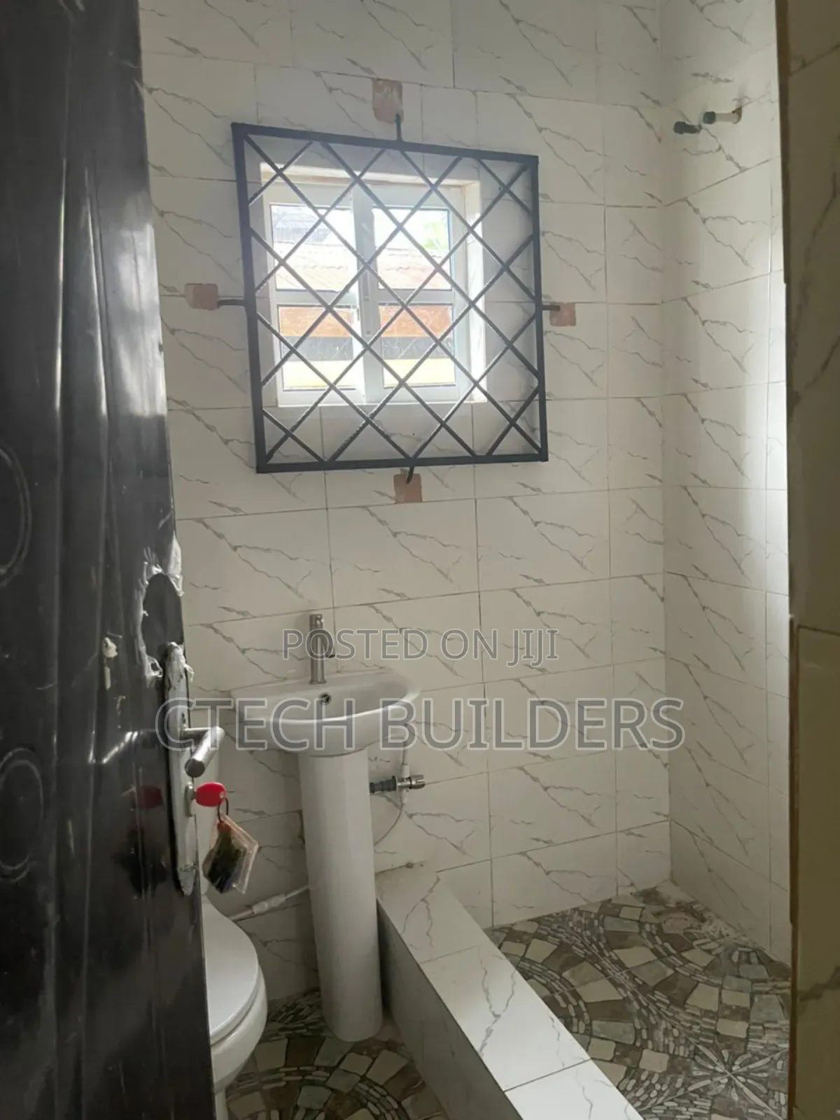 3bdrm Block of Flats in Benin City for rent