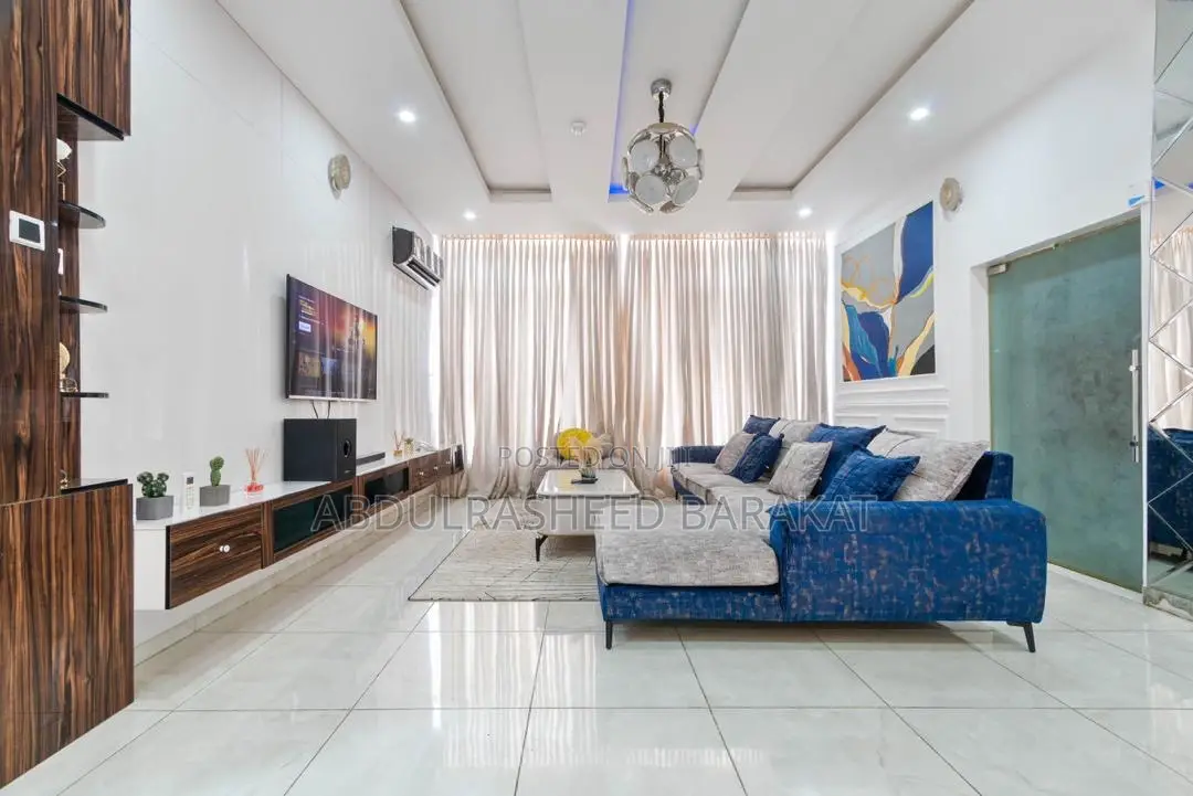 Luxury Three Bedroom Apartment With Pool and Snooker