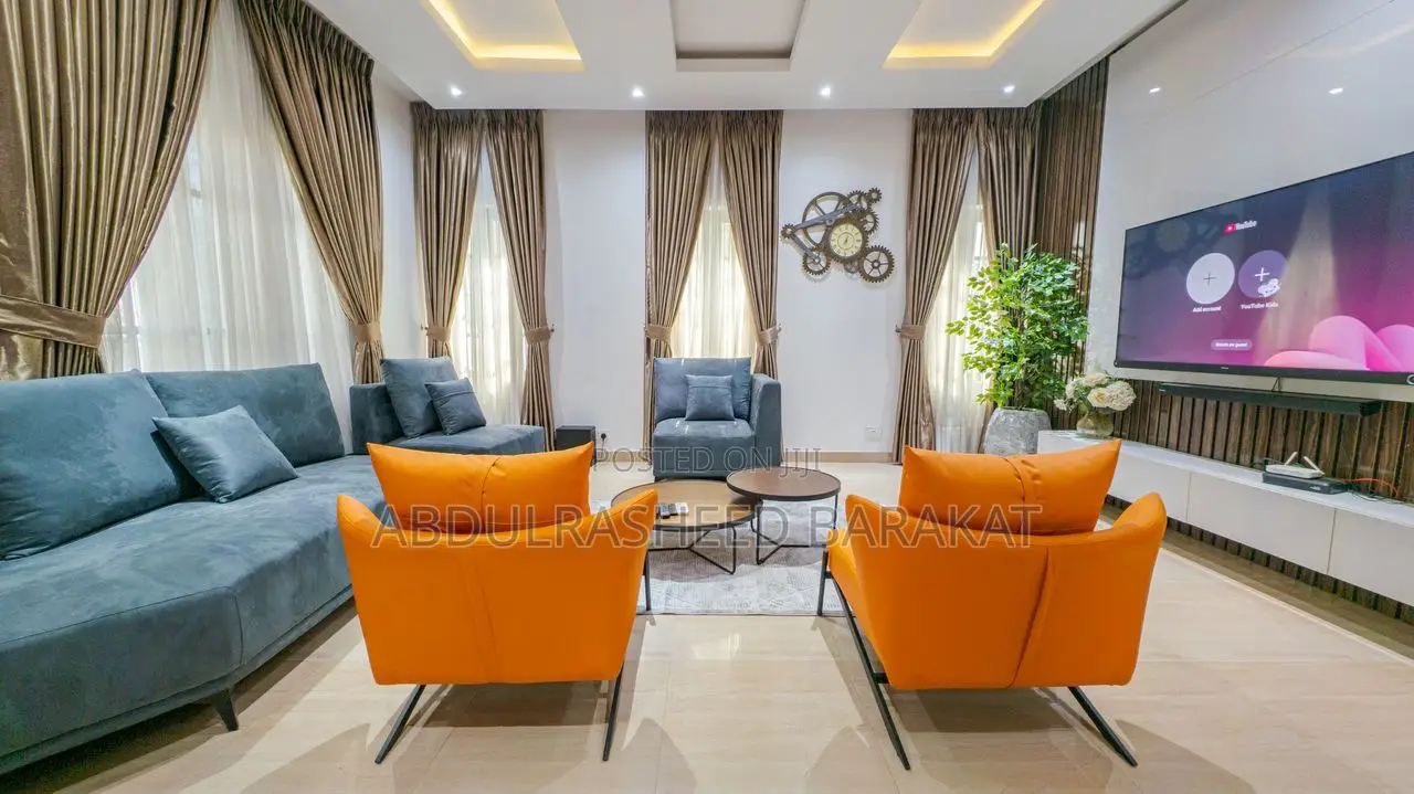 Luxury Three Bedroom Apartment With Snooker Balcony