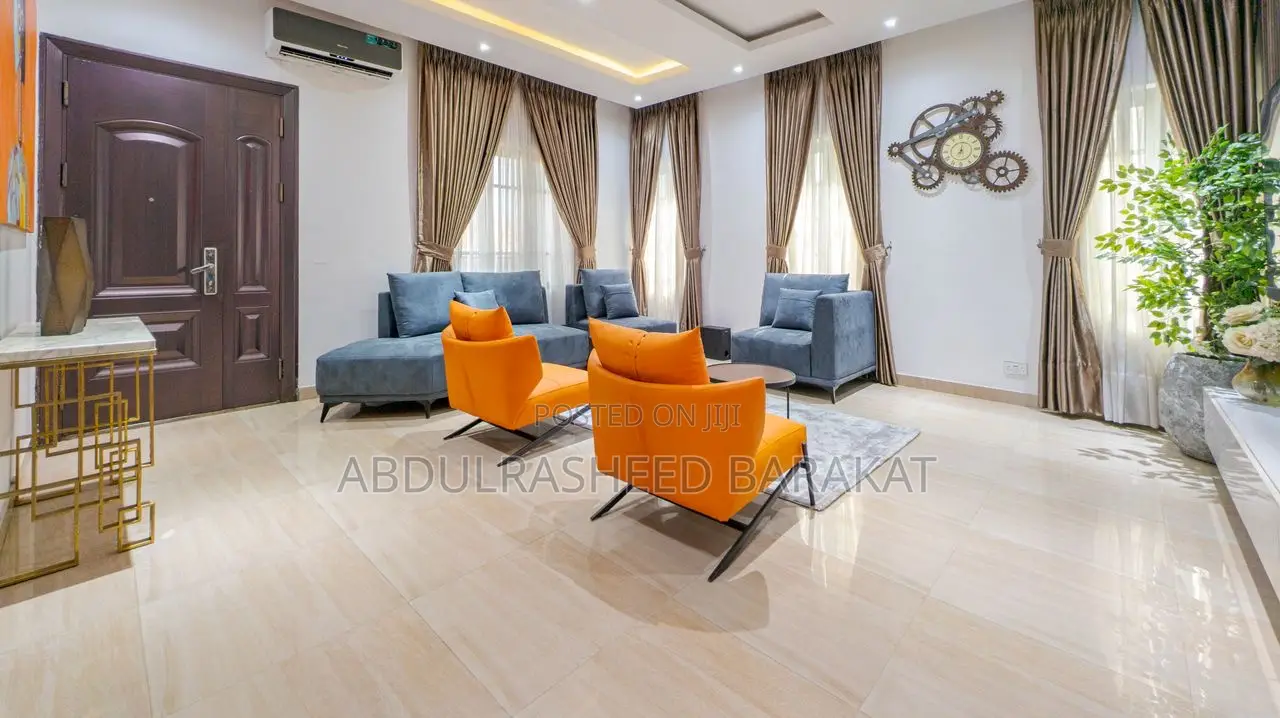 Luxury Three Bedroom Apartment With Snooker Balcony