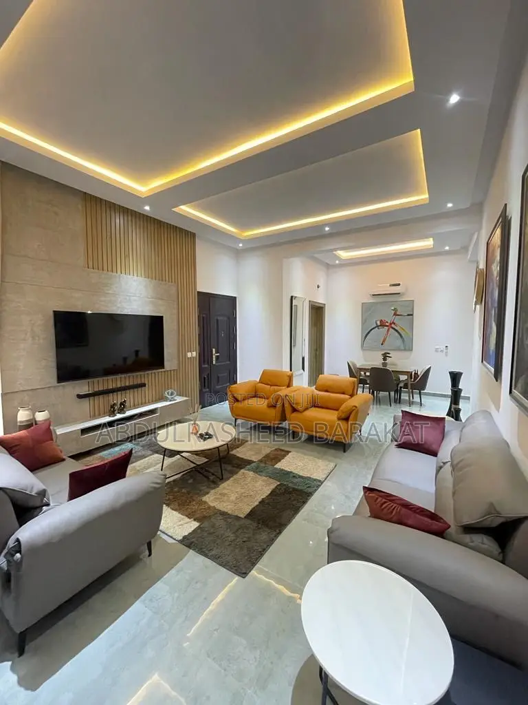 Luxury Three Bedroom Apartment With Balcony