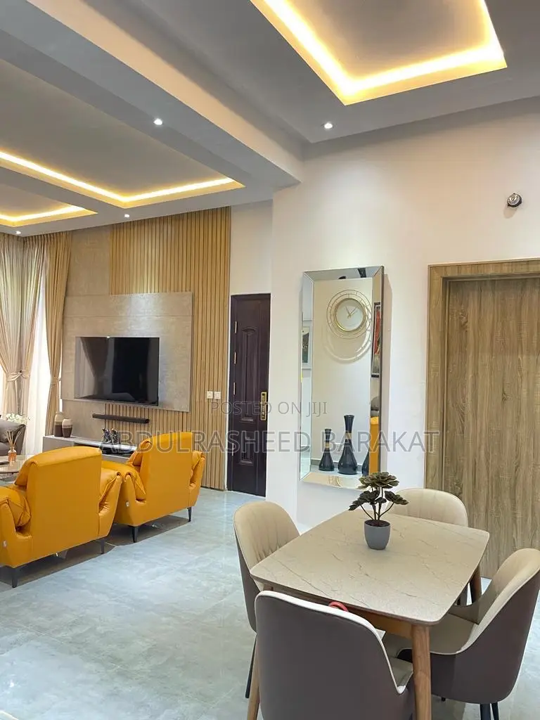 Luxury Three Bedroom Apartment With Balcony