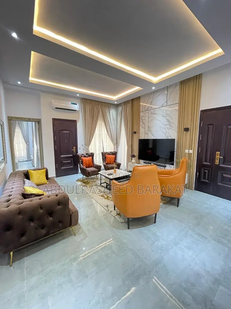 Luxury Three Bedroom Apartment With Balcony