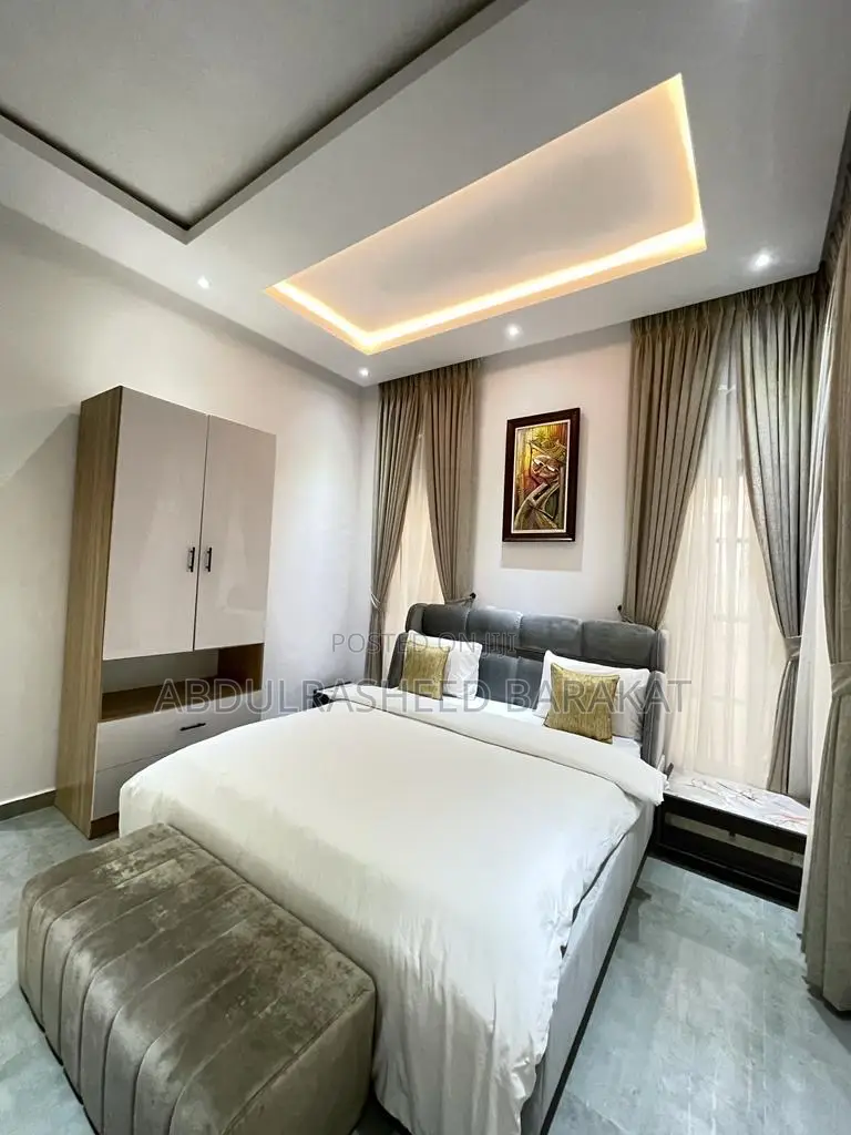 Luxury Three Bedroom Apartment With Balcony