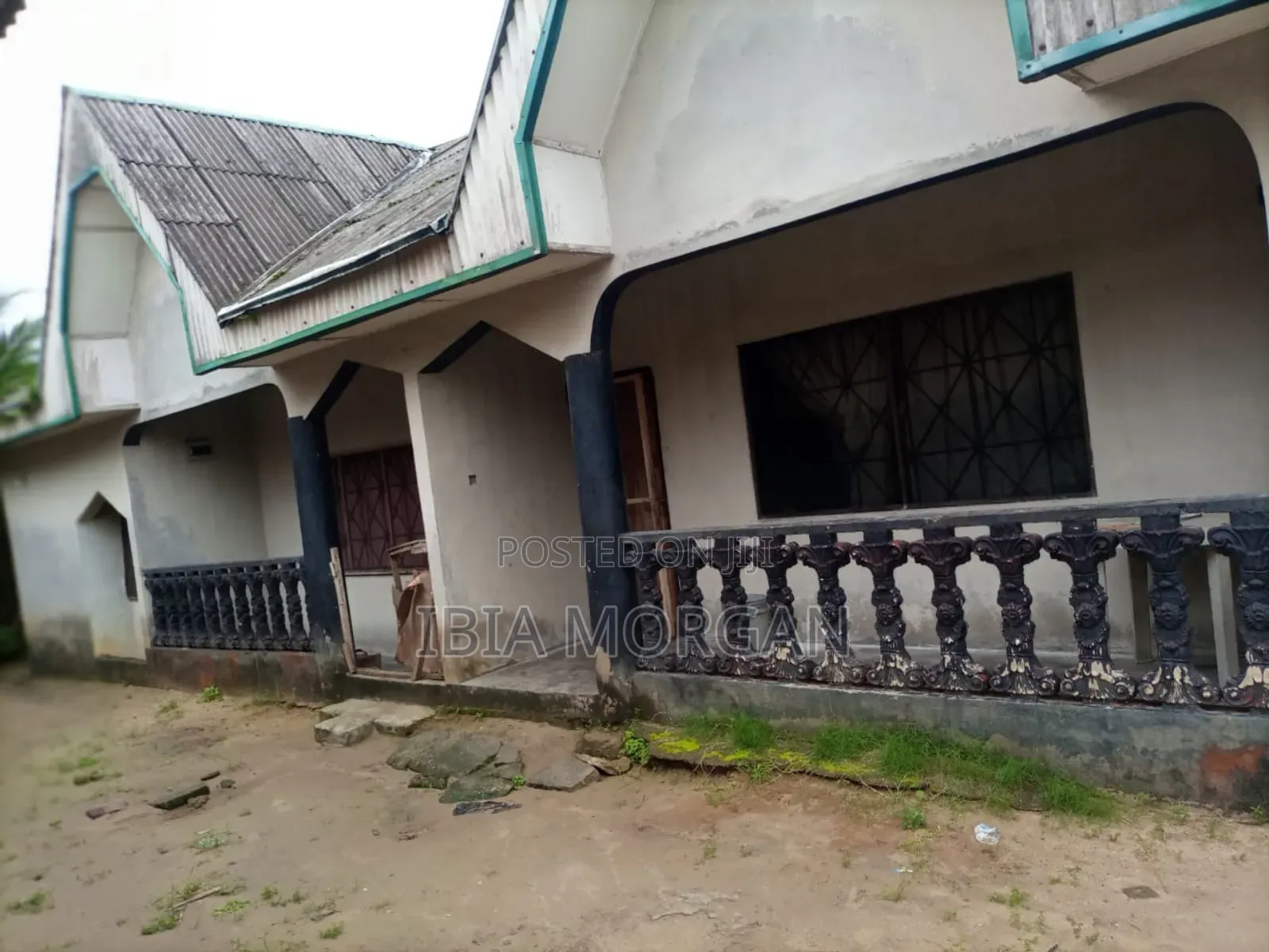 10bdrm Bungalow in Eket for sale