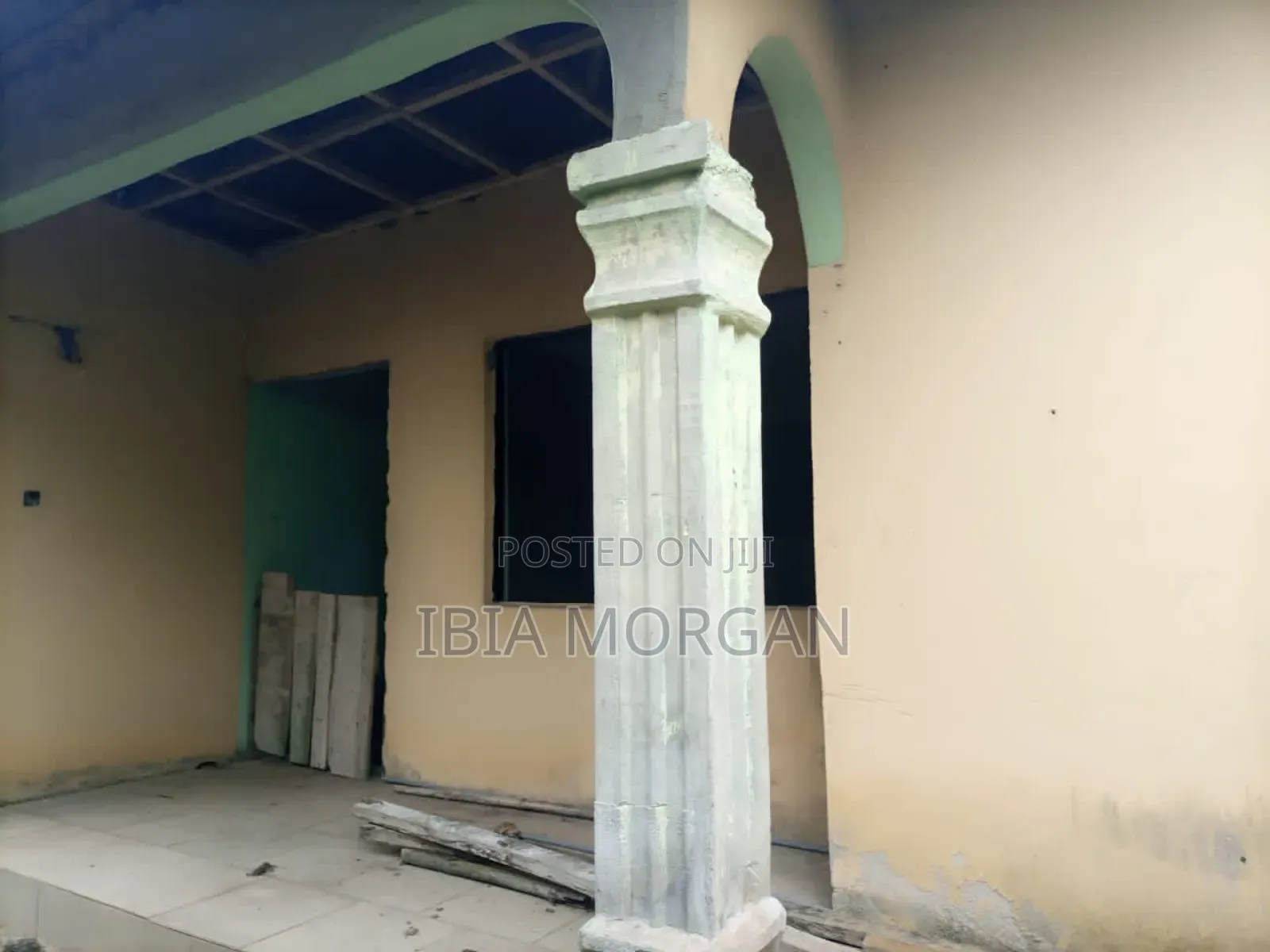 10bdrm Bungalow in Eket for sale
