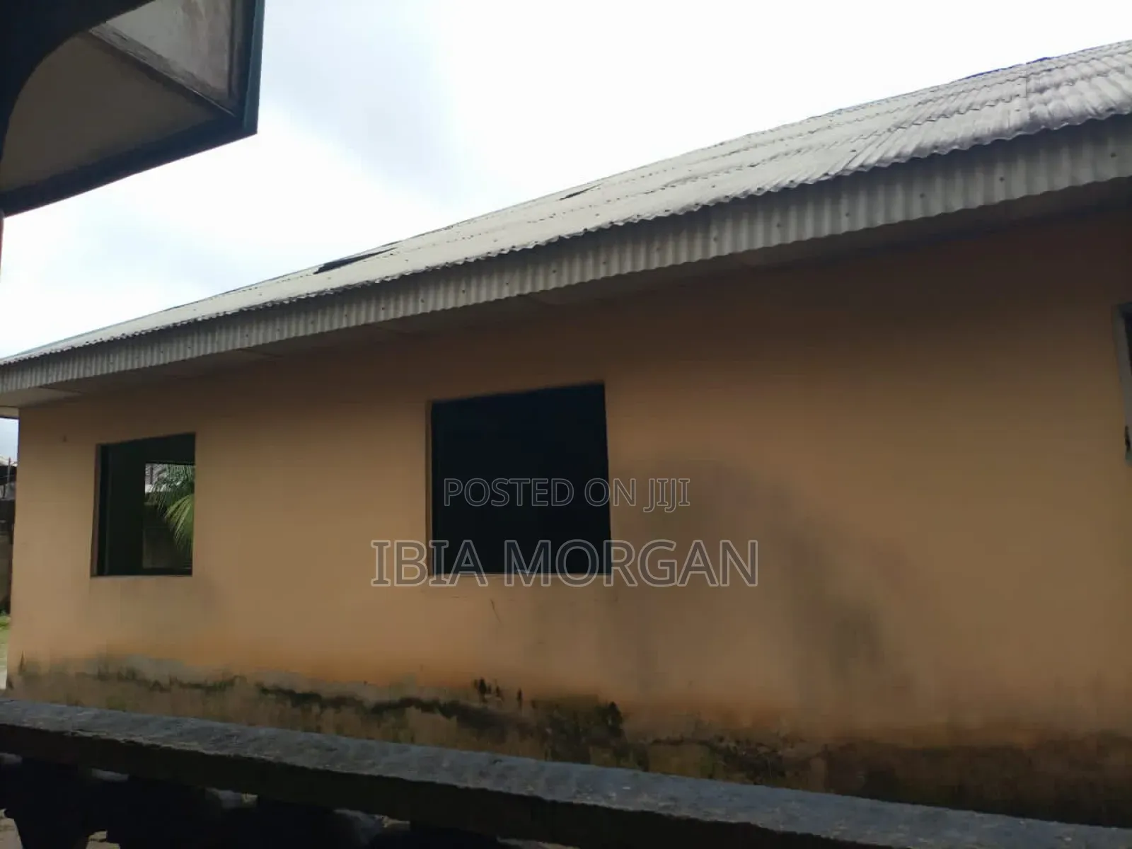 10bdrm Bungalow in Eket for sale