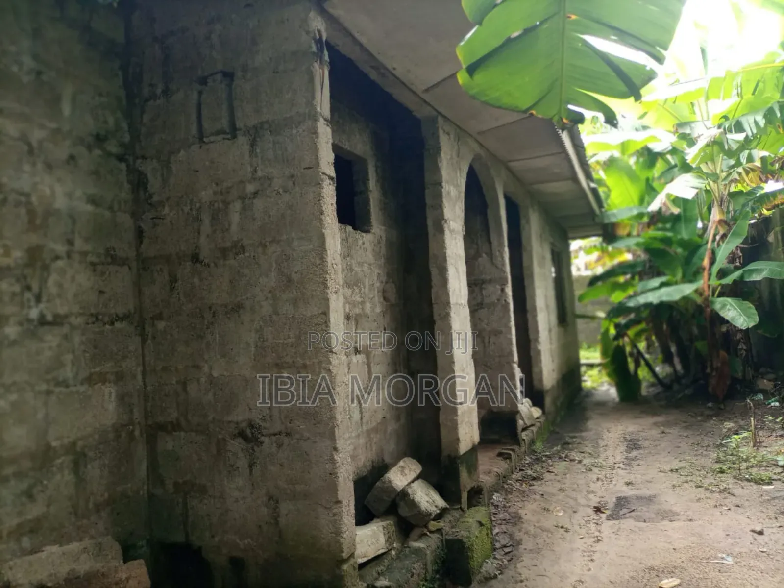 10bdrm Bungalow in Eket for sale