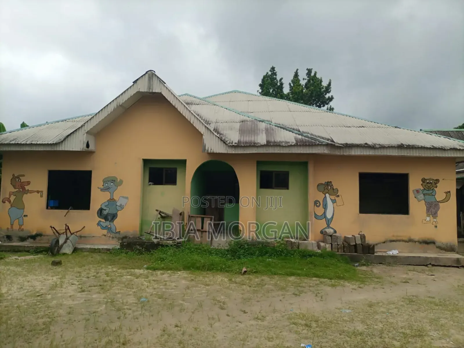 10bdrm Bungalow in Eket for sale