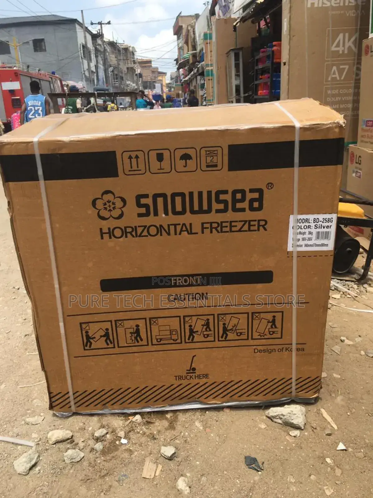 New Snowsea 200liters Chest Freezer With Inner Top Glass.