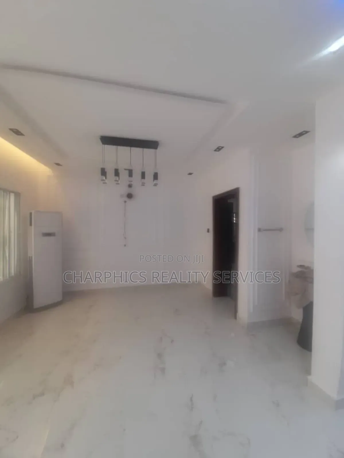 5bdrm Duplex in Lekki for sale