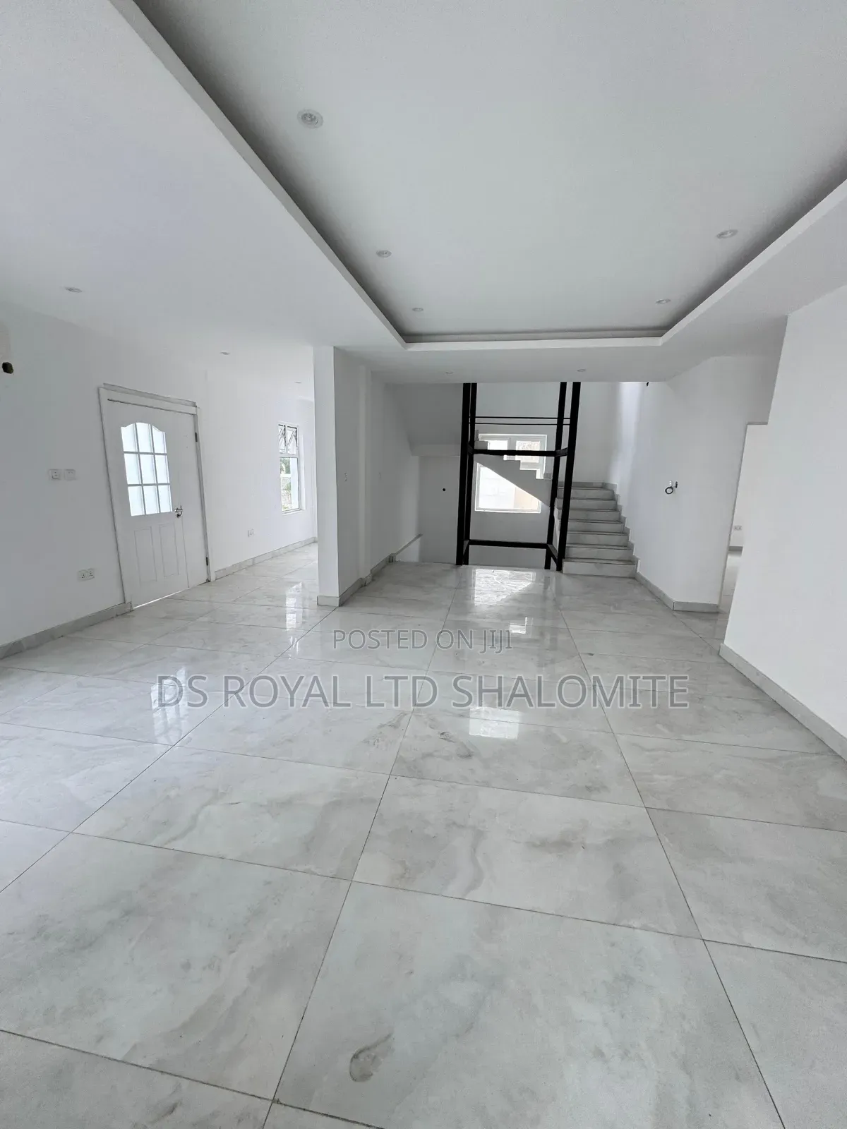 4bdrm Duplex in Banana Island for sale