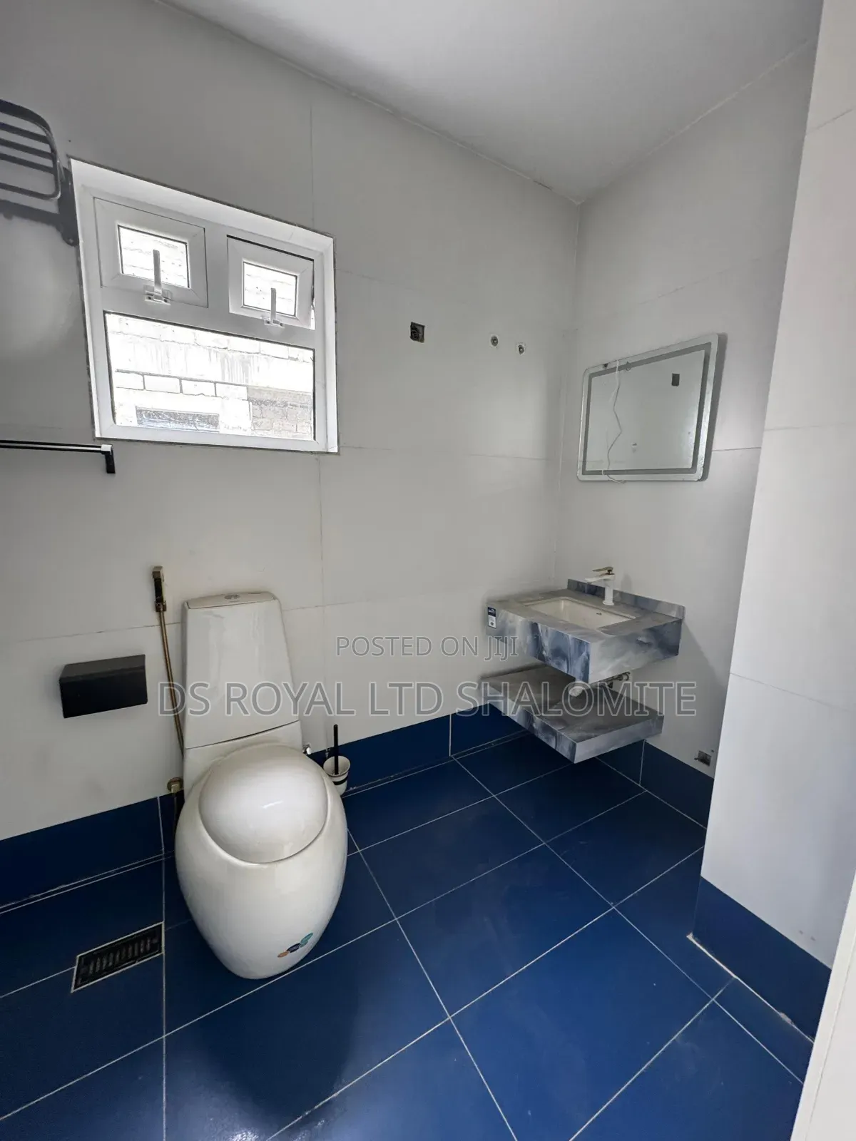 4bdrm Duplex in Banana Island for sale