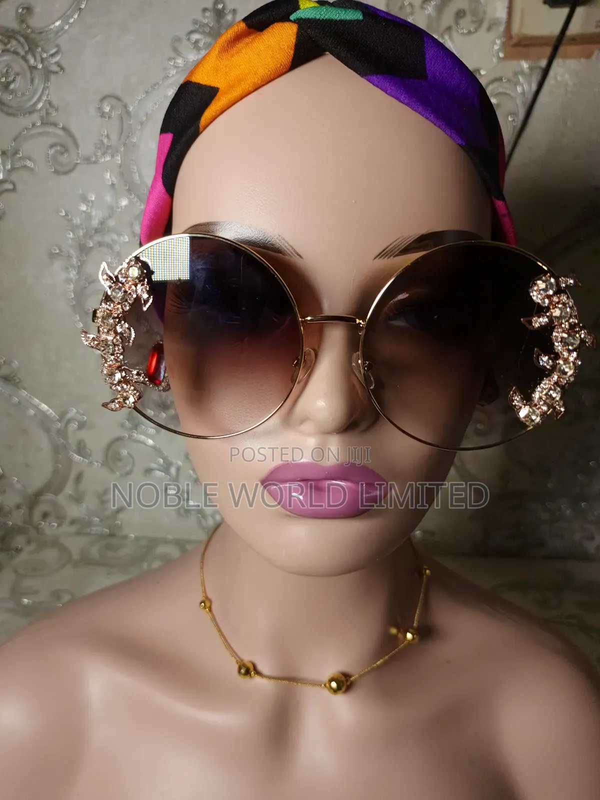 Sophisticated Femalesunglasses