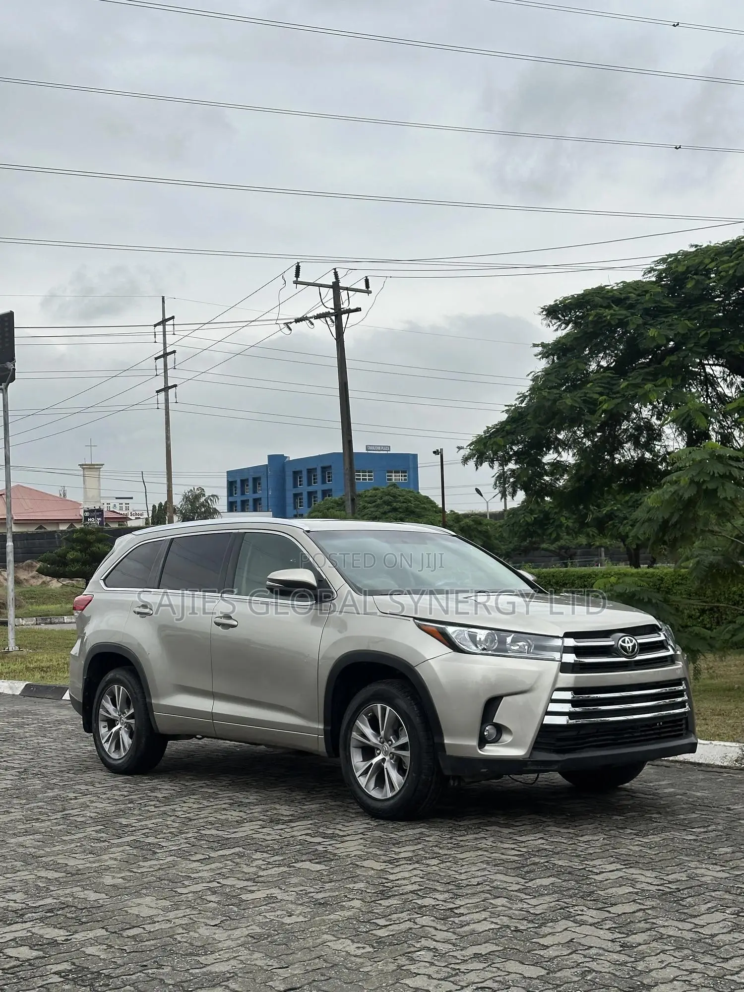 Toyota Highlander XLE 4dr SUV (3.5L 6cyl 6A) 2015 Gold