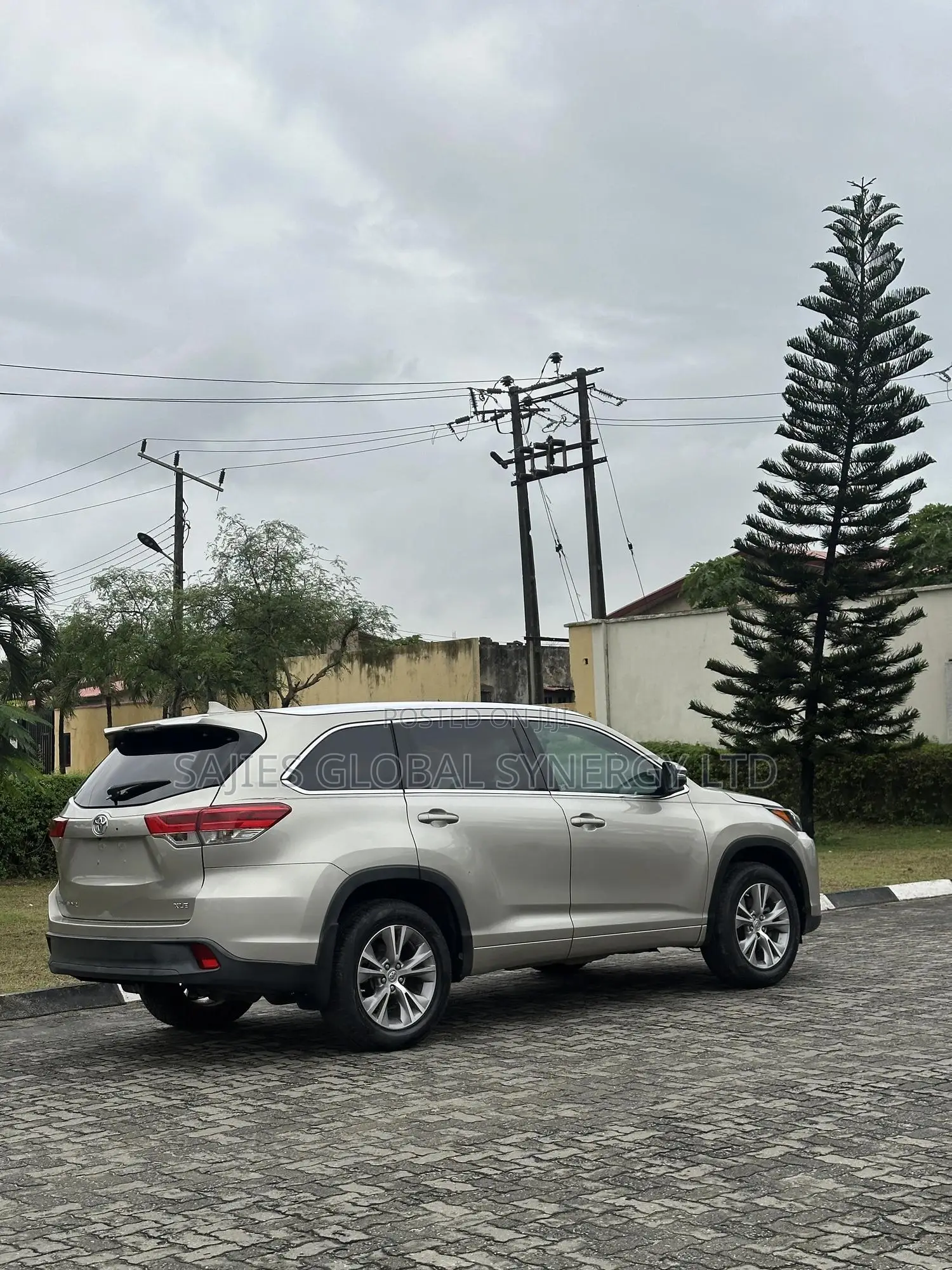 Toyota Highlander XLE 4dr SUV (3.5L 6cyl 6A) 2015 Gold
