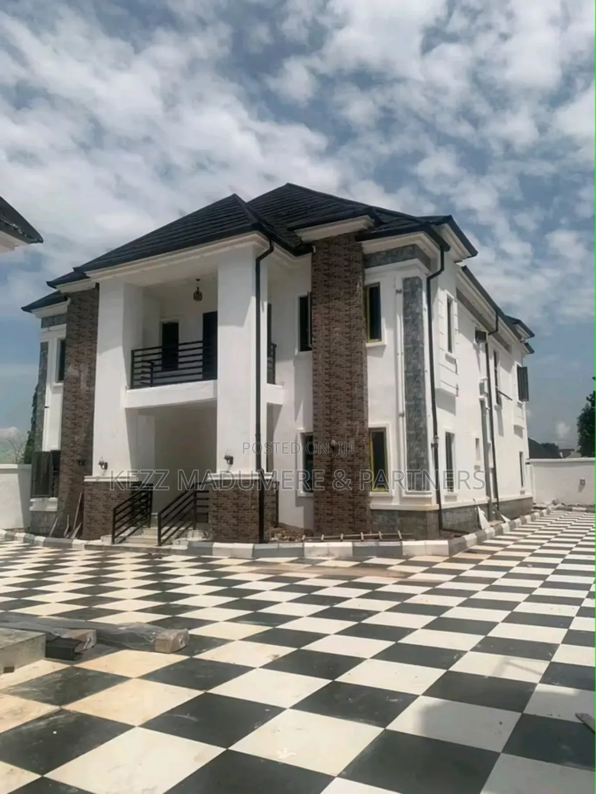6bdrm Duplex in Works Layout, Owerri for sale