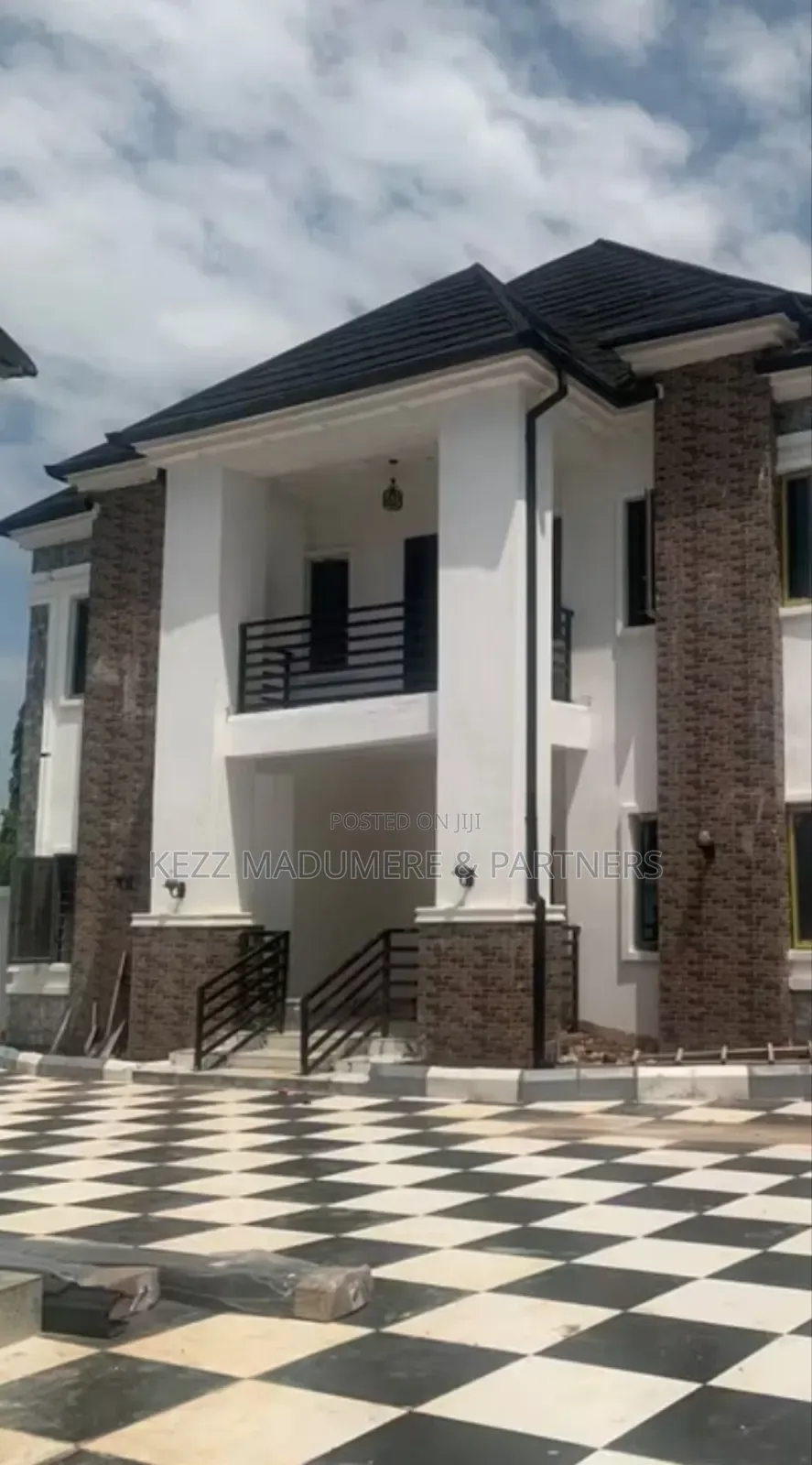 6bdrm Duplex in Works Layout, Owerri for sale