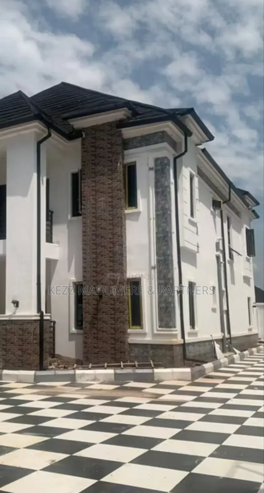 6bdrm Duplex in Works Layout, Owerri for sale