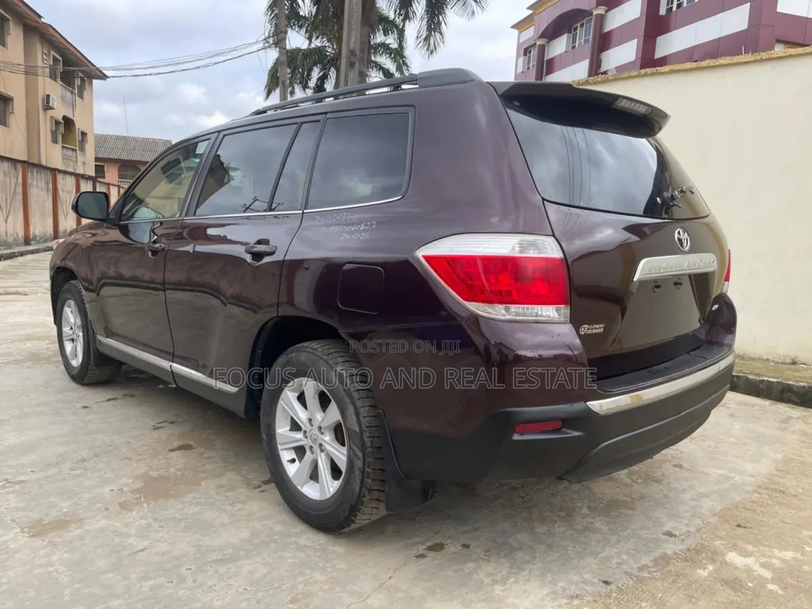 Toyota Highlander SE 2012 Brown