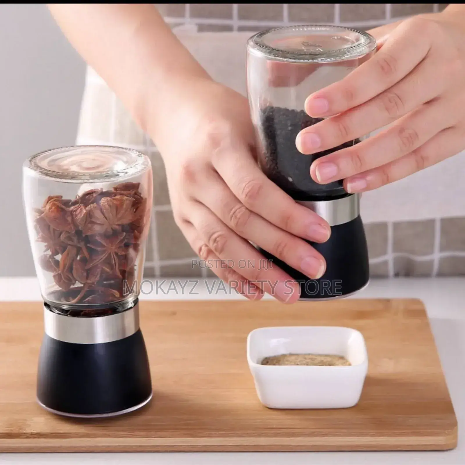 Kitchen Seasoning/Spice Manual Grinder and Mixer Bottle
