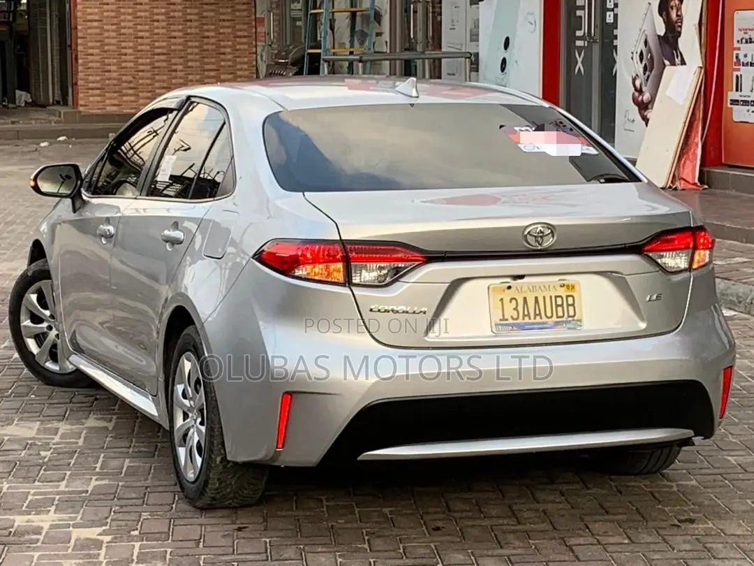 Toyota Corolla LE (1.8L 4cyl 2A) 2019 Silver