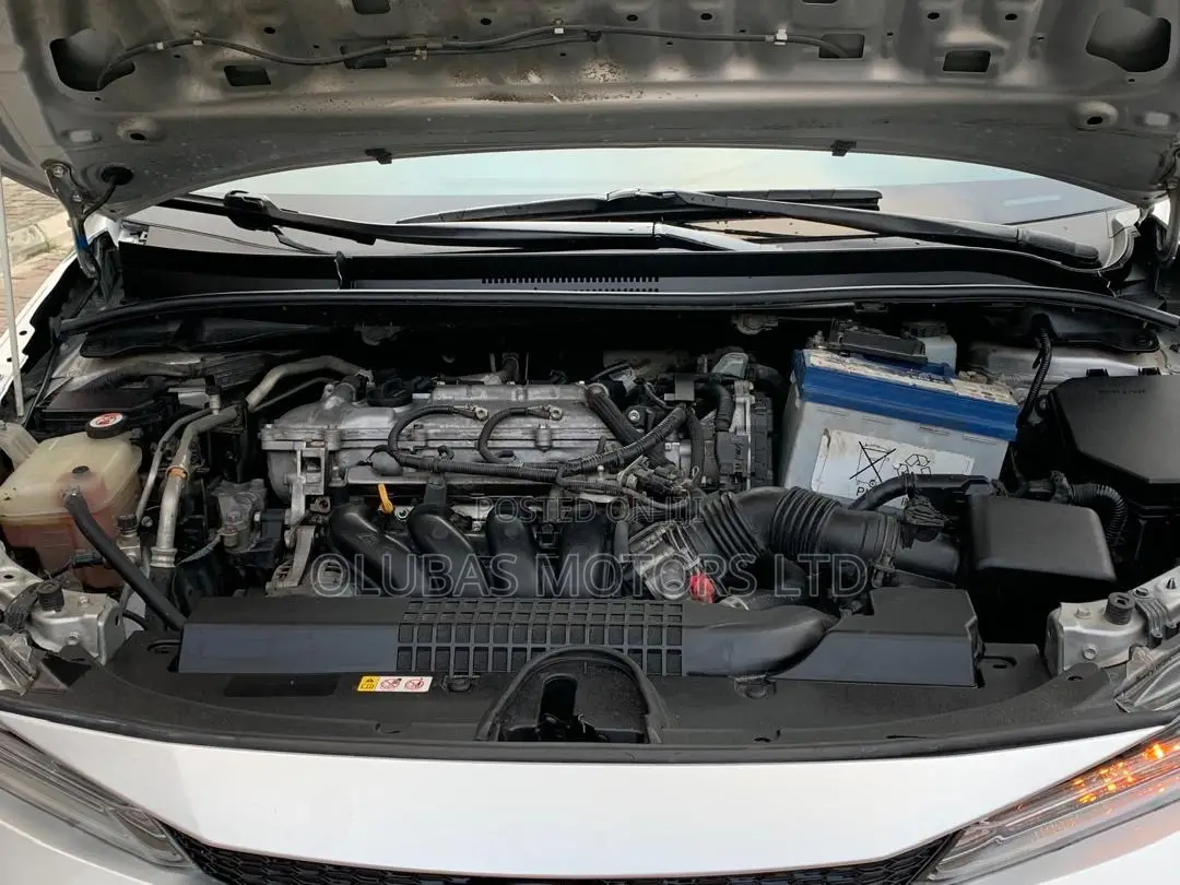 Toyota Corolla LE (1.8L 4cyl 2A) 2019 Silver
