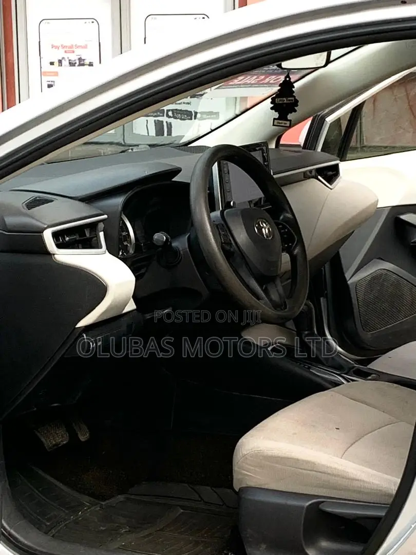 Toyota Corolla LE (1.8L 4cyl 2A) 2019 Silver