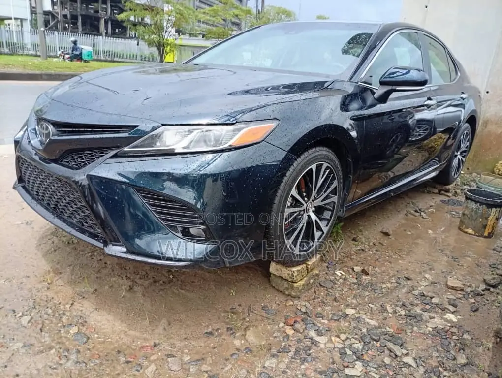 Toyota Camry XLE V6 FWD (3.5L 6cyl 8AM) 2018 Black