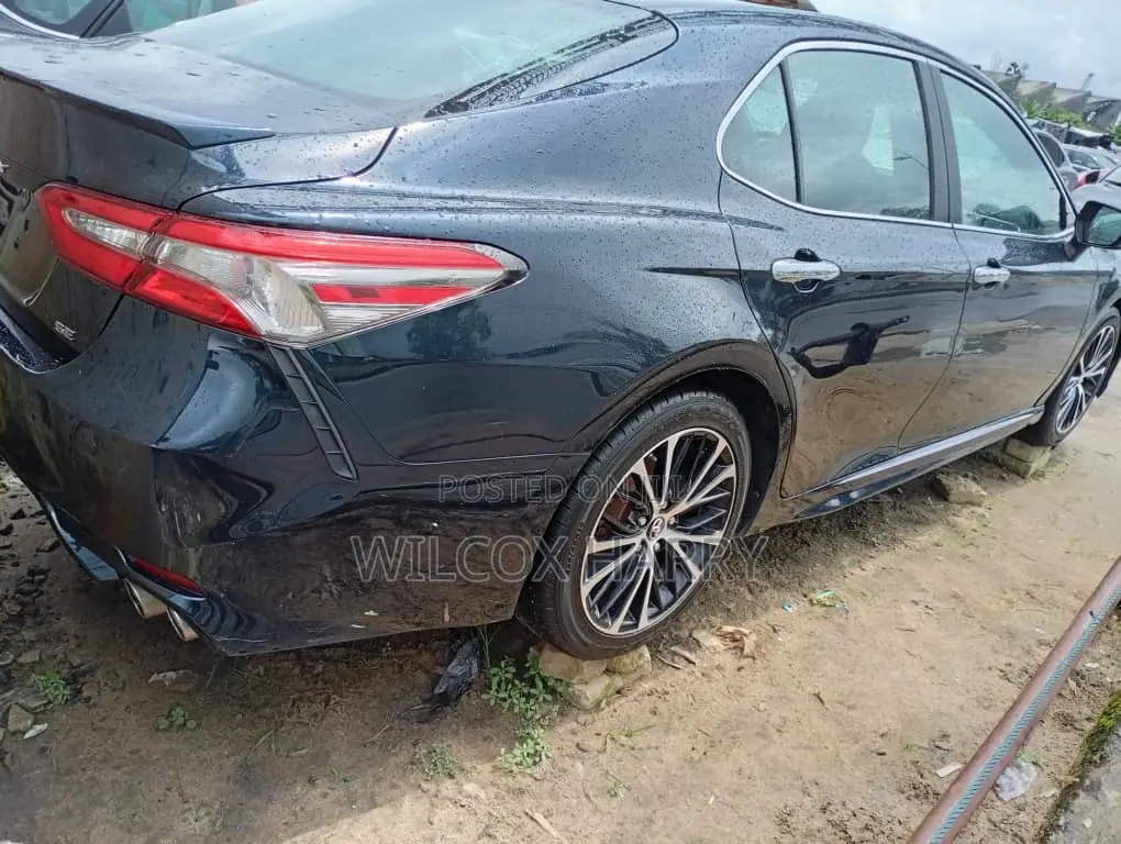 Toyota Camry XLE V6 FWD (3.5L 6cyl 8AM) 2018 Black