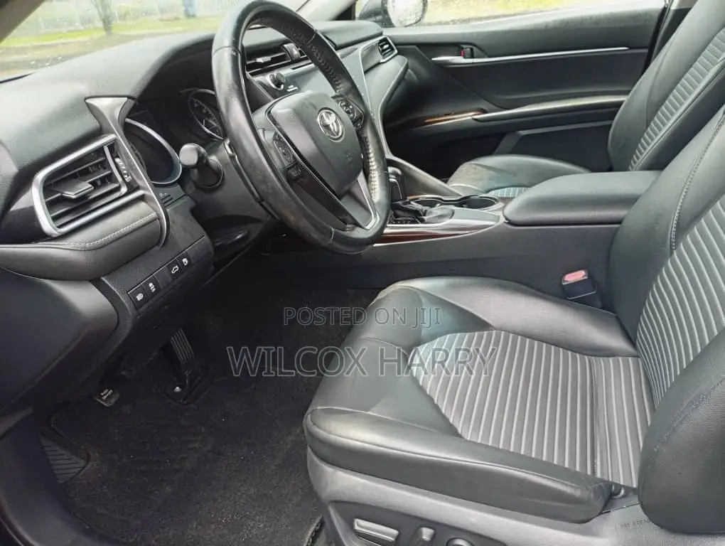 Toyota Camry XLE V6 FWD (3.5L 6cyl 8AM) 2018 Black