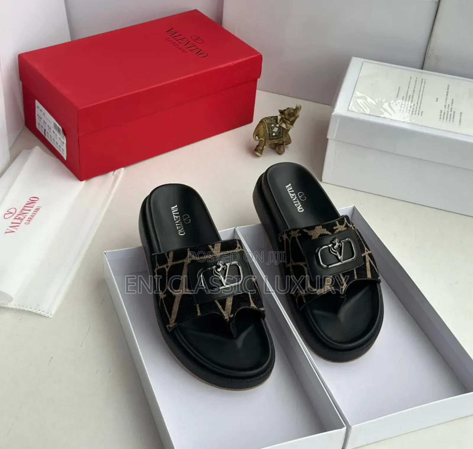Pure Quality Luxury Men's Slides Valentino Well Branded