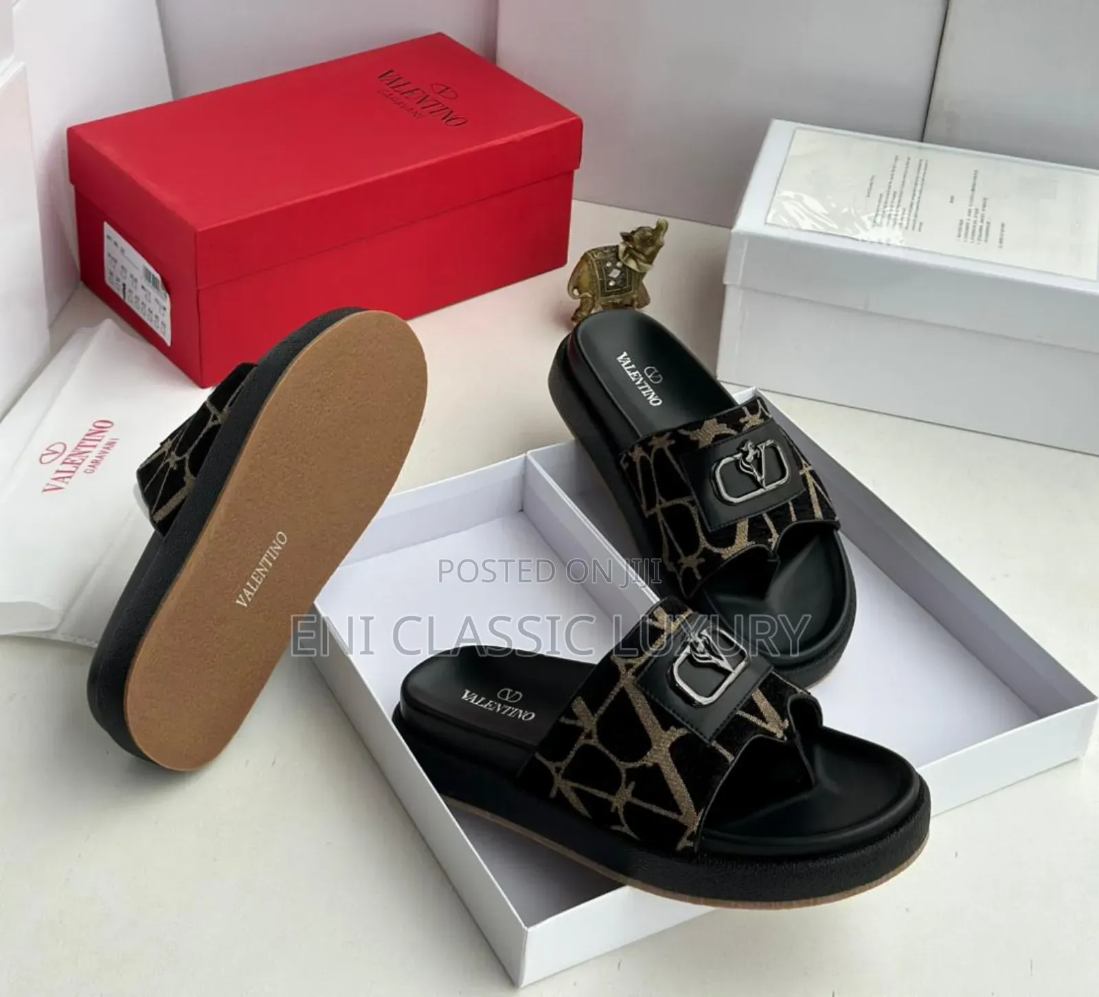 Pure Quality Luxury Men's Slides Valentino Well Branded