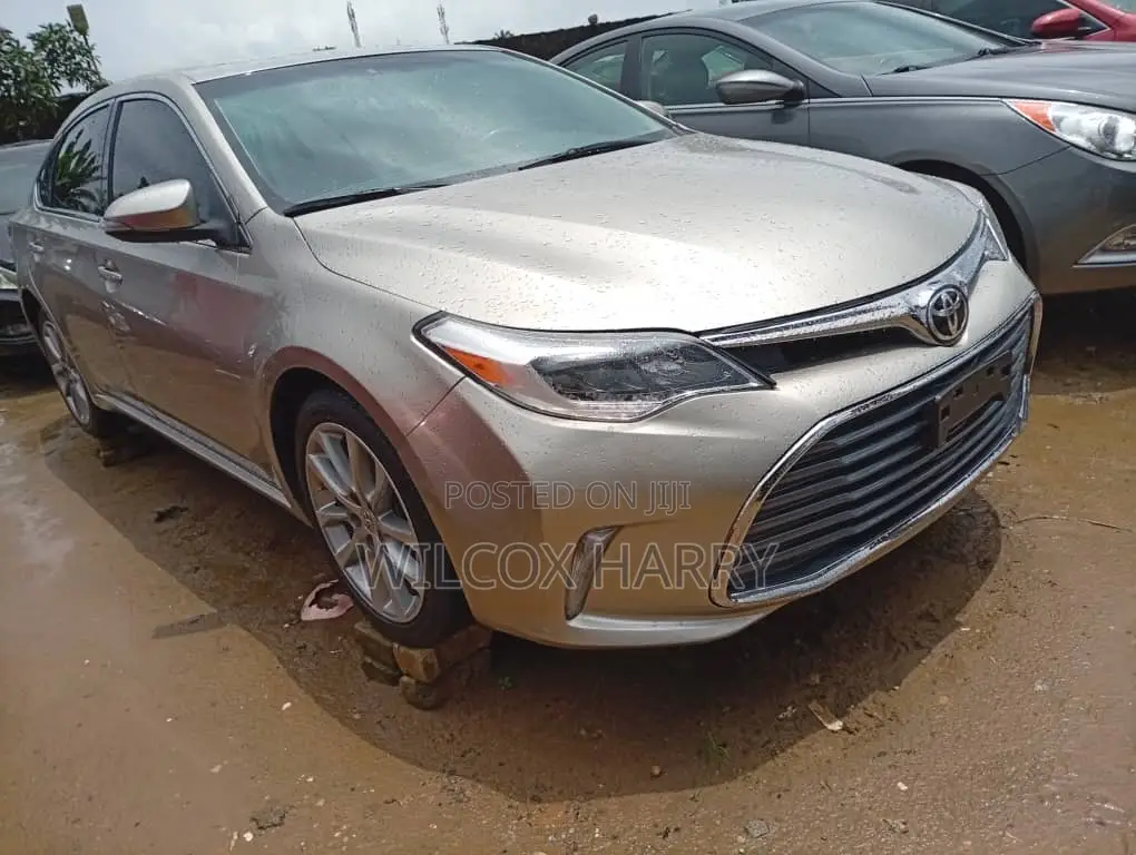 Toyota Avalon XLE Premium 4dr Sedan (3.5L 6cyl 6A) 2014 Gold