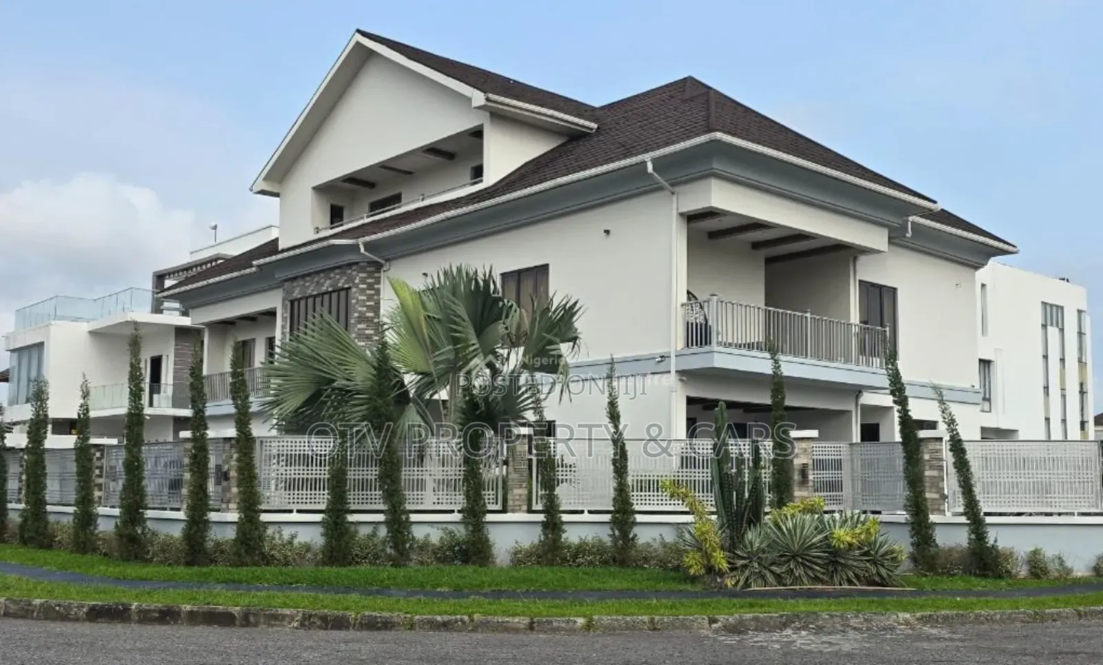 Furnished 5bdrm Duplex in Lekki for sale