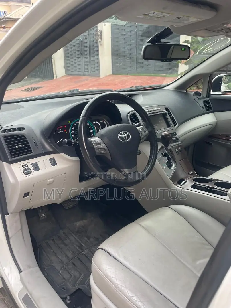 Toyota Venza 2010 White