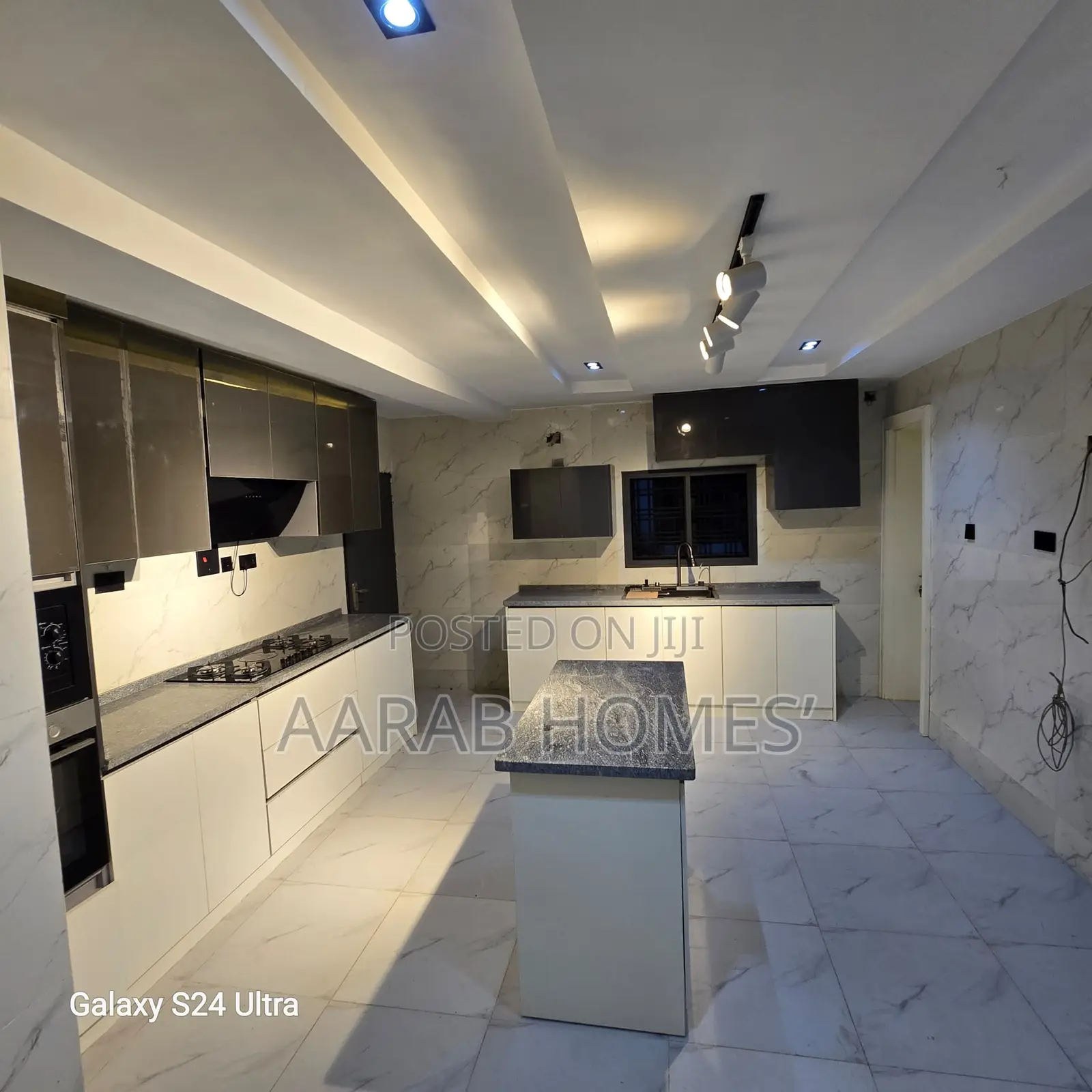 5bdrm Duplex in Gwarinpa for sale